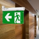 Nødbelysning 4i1 oppheng - EXIT skilt, selvtest-knapp, vegg/tak/vaieroppheng, 6000K